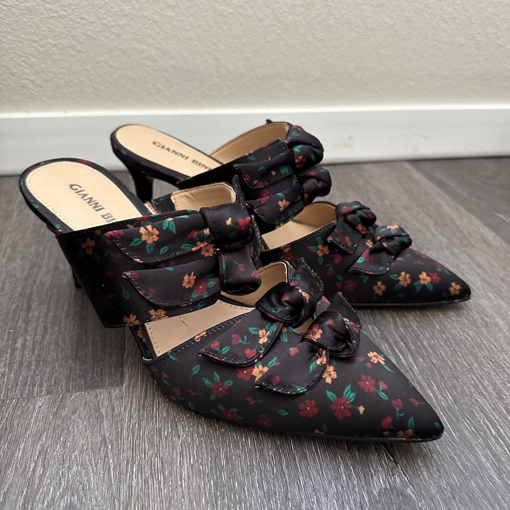 NWOB Gianni Bini silk floral bow details mule slip on heels